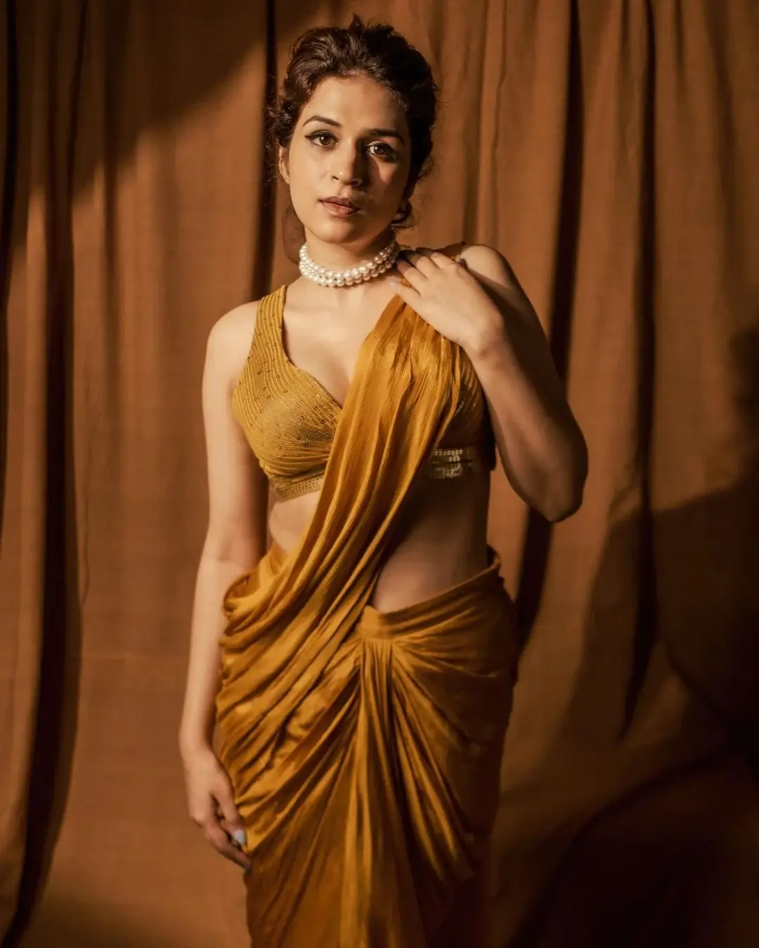 BEAUTIFUL INDIAN ACTRESS SHRADDHA DAS IN YELLOW SAREE 9